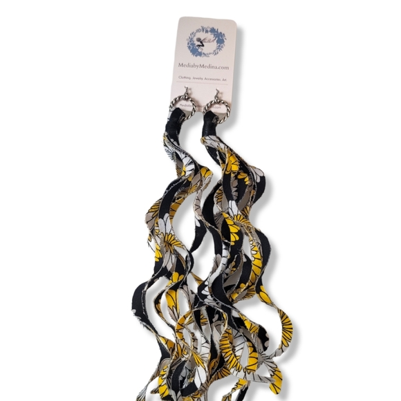 🆕️ MBM Back & Yellow Daisies swirl tassel earrings - Picture 2 of 2